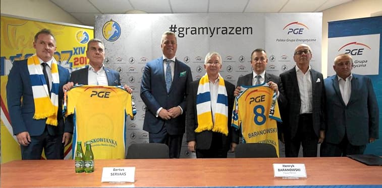 zdjęcie przedstawia osoby z K.S Iskra Kielce
